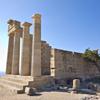 Линдос - площадь древнего акрополя от острова Родос, Греция